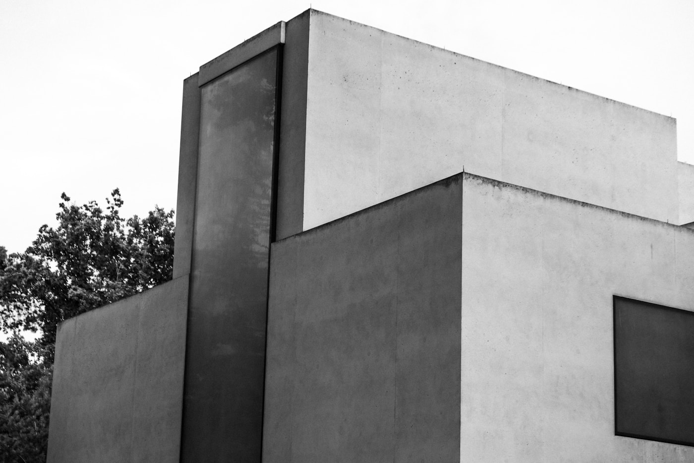Ferrous House — a board-formed concrete and steel home in Paddington, Brisbane